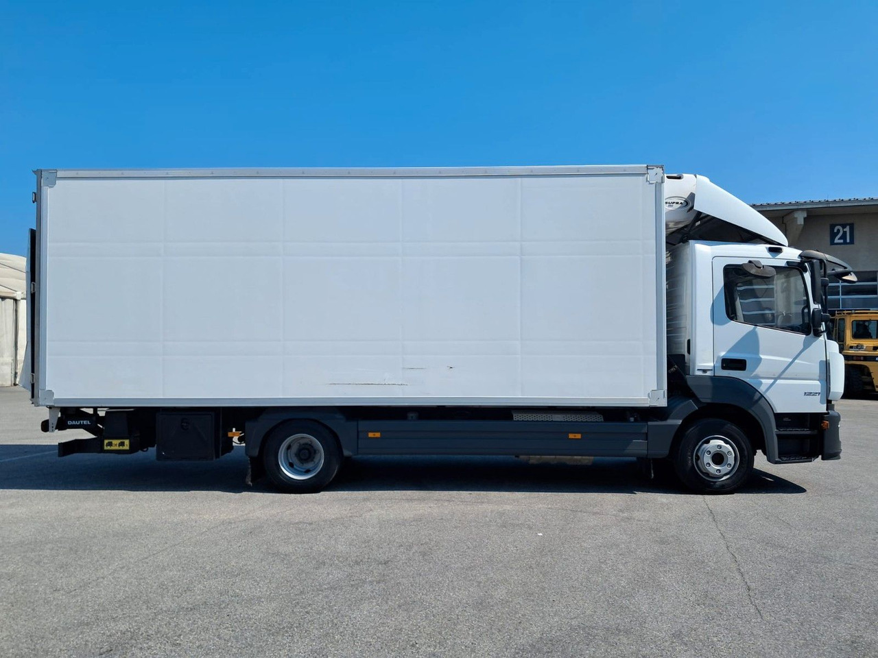 Mercedes-Benz Atego 1221 Kühlkoff LBW | Klima | Tempom | Difff - Kühlkoffer LKW: das Bild 3 Mercedes-Benz Atego 1221 Kühlkoff LBW | Klima | Tempom | Difff - Kühlkoffer LKW: das Bild 3