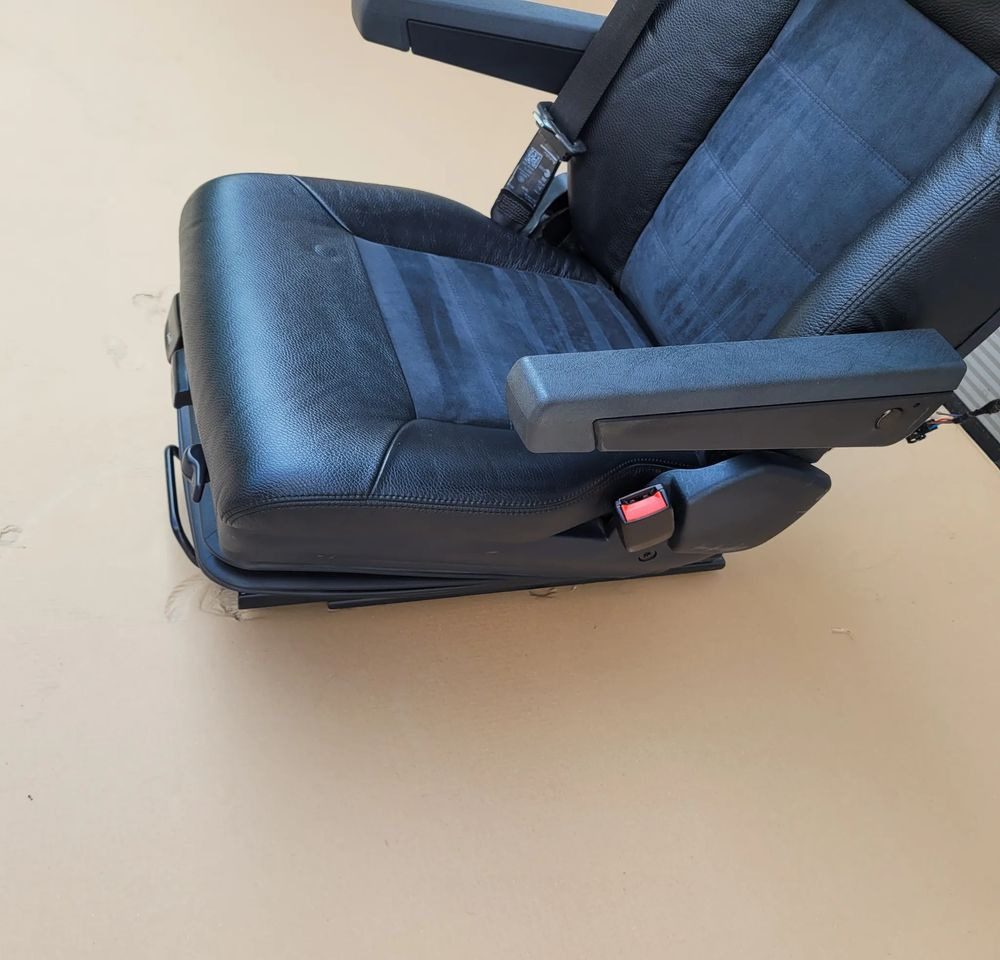 FOTEL PRAWY MAN TGX LIFT SKÓRA JAK NOWY CHWALIM116 - Sitz für LKW: das Bild 2 FOTEL PRAWY MAN TGX LIFT SKÓRA JAK NOWY CHWALIM116 - Sitz für LKW: das Bild 2