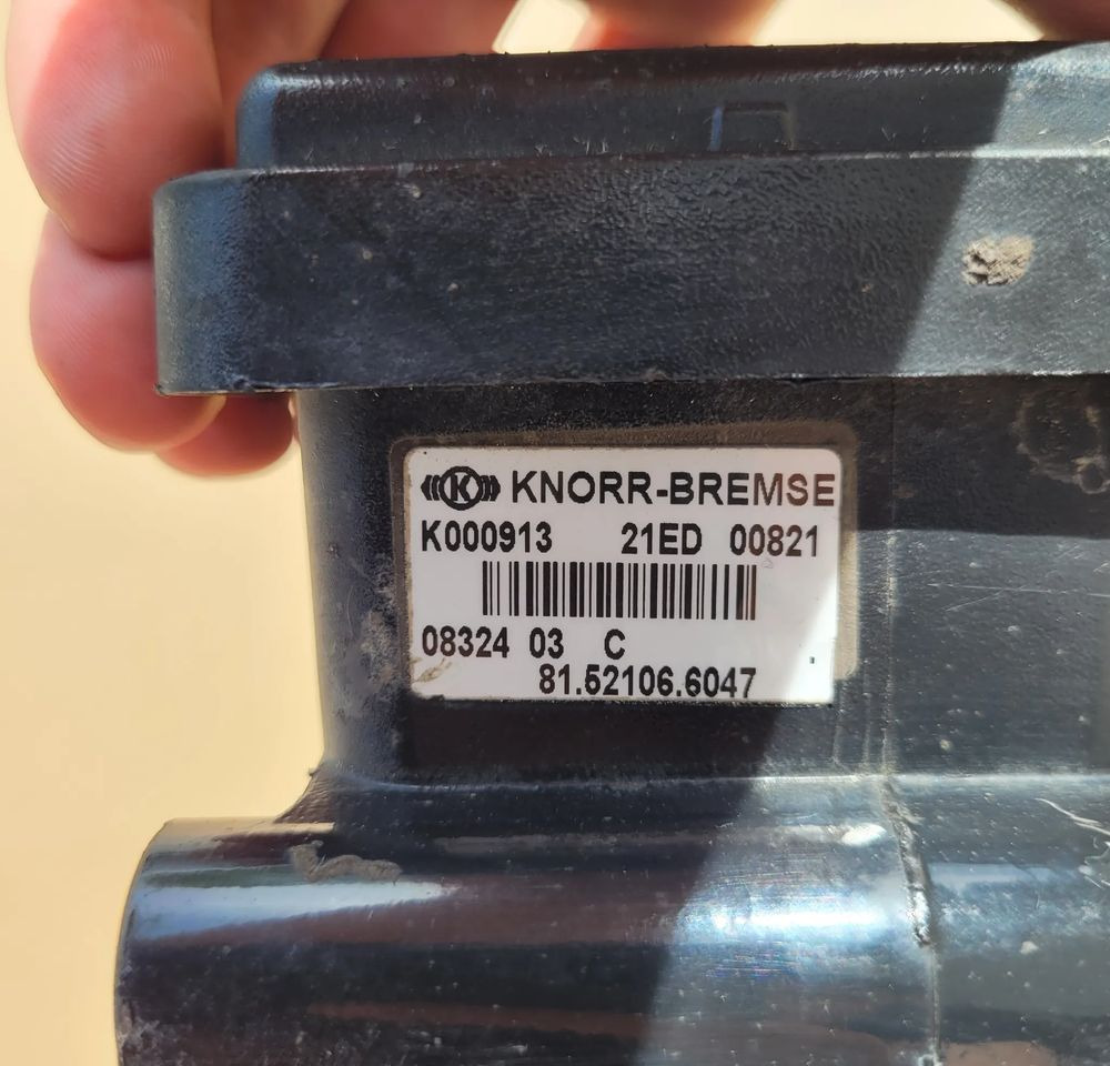 MODULATOR EBS MAN 81.52106.6047 - Bremsteile für LKW: das Bild 2 MODULATOR EBS MAN 81.52106.6047 - Bremsteile für LKW: das Bild 2
