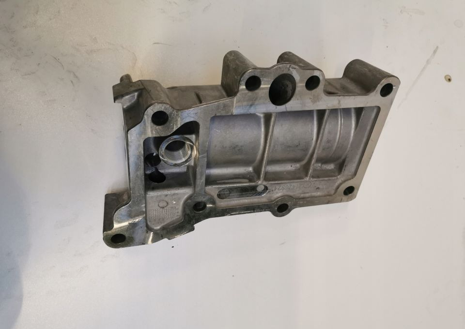 OBUDOWA FILTRA OLEJU VOLVO RENAULT 21426924 - Ölfilter für LKW: das Bild 2 OBUDOWA FILTRA OLEJU VOLVO RENAULT 21426924 - Ölfilter für LKW: das Bild 2