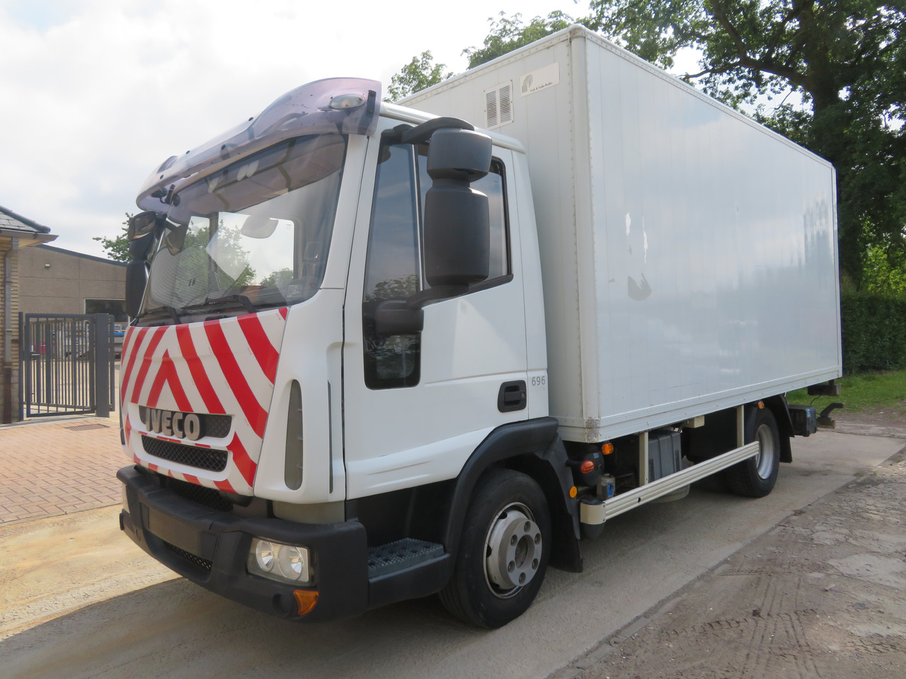Iveco Eurocargo ML100E18 - Koffer LKW: das Bild 3 Iveco Eurocargo ML100E18 - Koffer LKW: das Bild 3