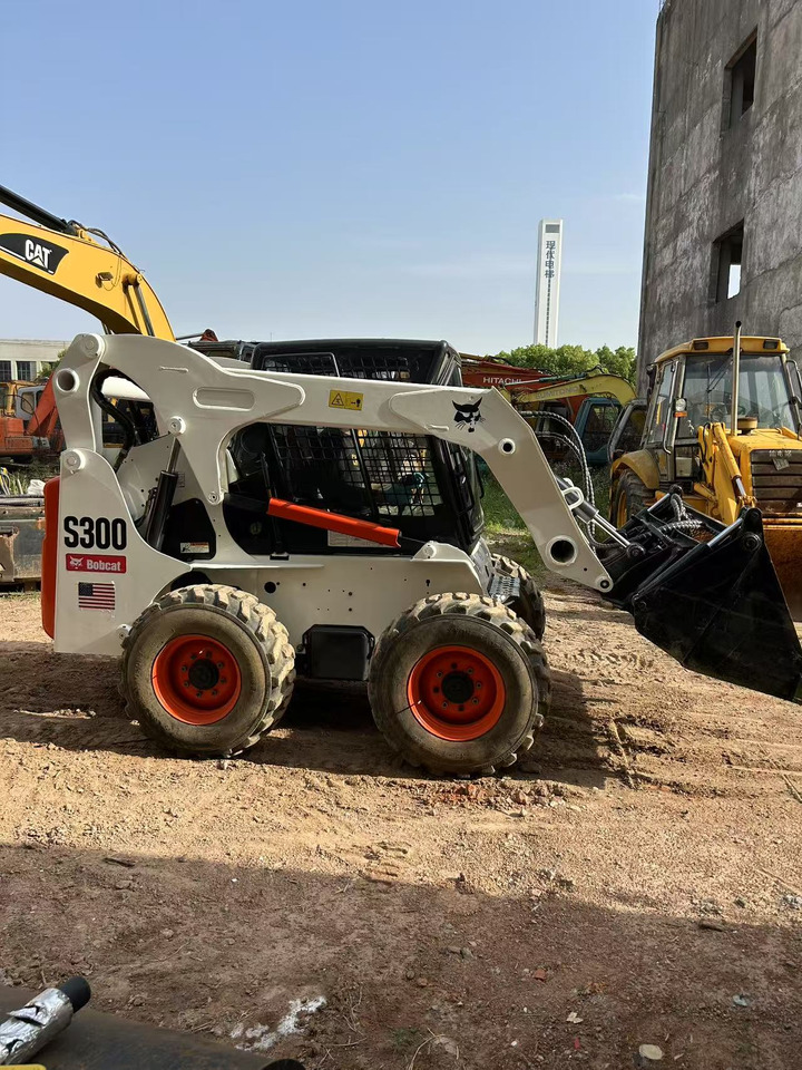 BOBCAT BOBCAT Skid Steer Loader S300 - Kompaktlader: das Bild 2 BOBCAT BOBCAT Skid Steer Loader S300 - Kompaktlader: das Bild 2