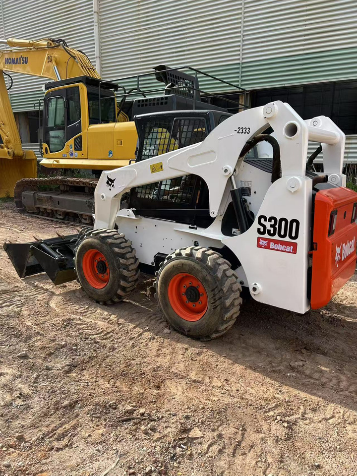 BOBCAT BOBCAT Skid Steer Loader S300 - Kompaktlader: das Bild 4 BOBCAT BOBCAT Skid Steer Loader S300 - Kompaktlader: das Bild 4