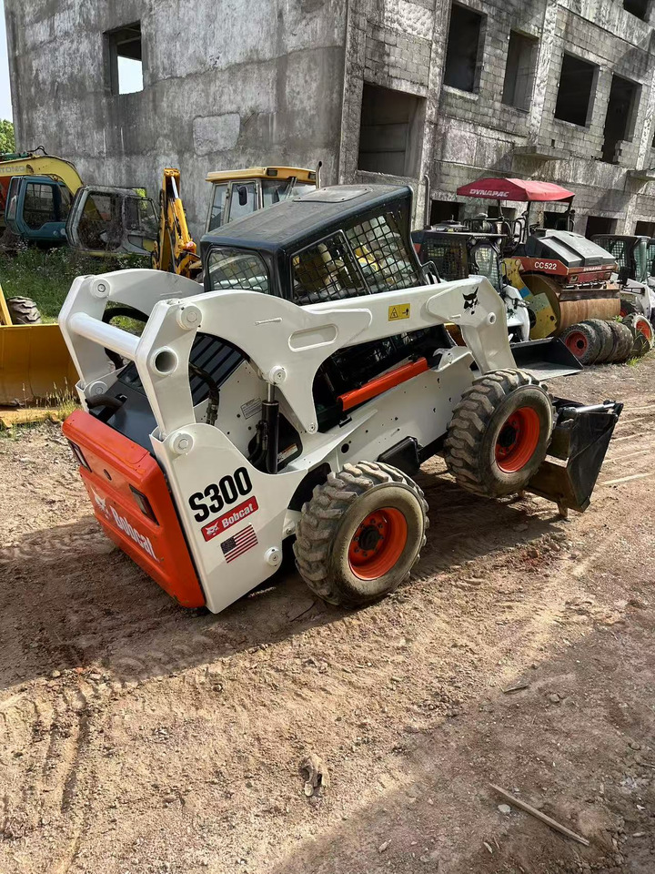 BOBCAT BOBCAT Skid Steer Loader S300 - Kompaktlader: das Bild 3 BOBCAT BOBCAT Skid Steer Loader S300 - Kompaktlader: das Bild 3