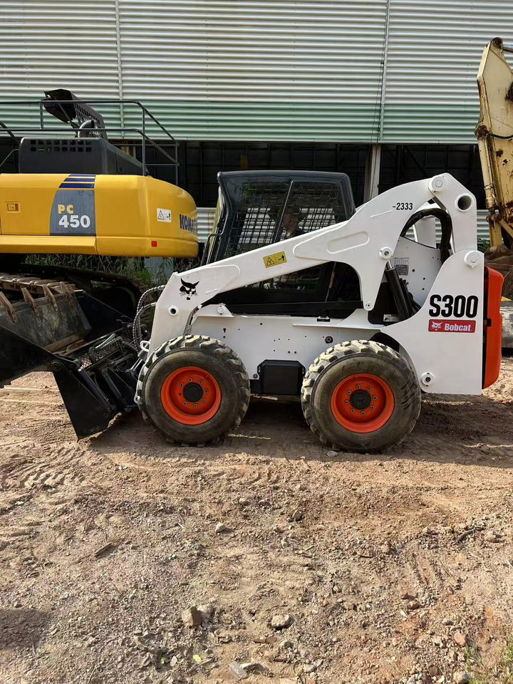 BOBCAT BOBCAT Skid Steer Loader S300 - Kompaktlader: das Bild 5 BOBCAT BOBCAT Skid Steer Loader S300 - Kompaktlader: das Bild 5