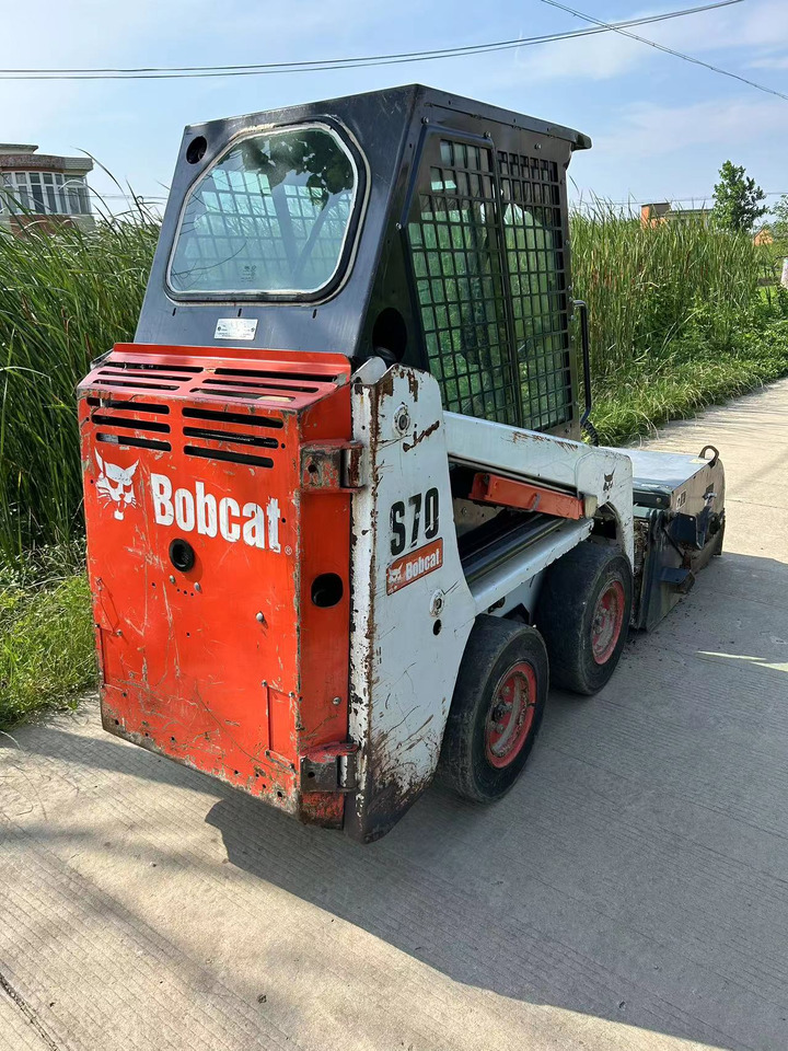 BOBCAT S70 Sliding Sweeper Click for Discount - Kompaktlader: das Bild 2 BOBCAT S70 Sliding Sweeper Click for Discount - Kompaktlader: das Bild 2