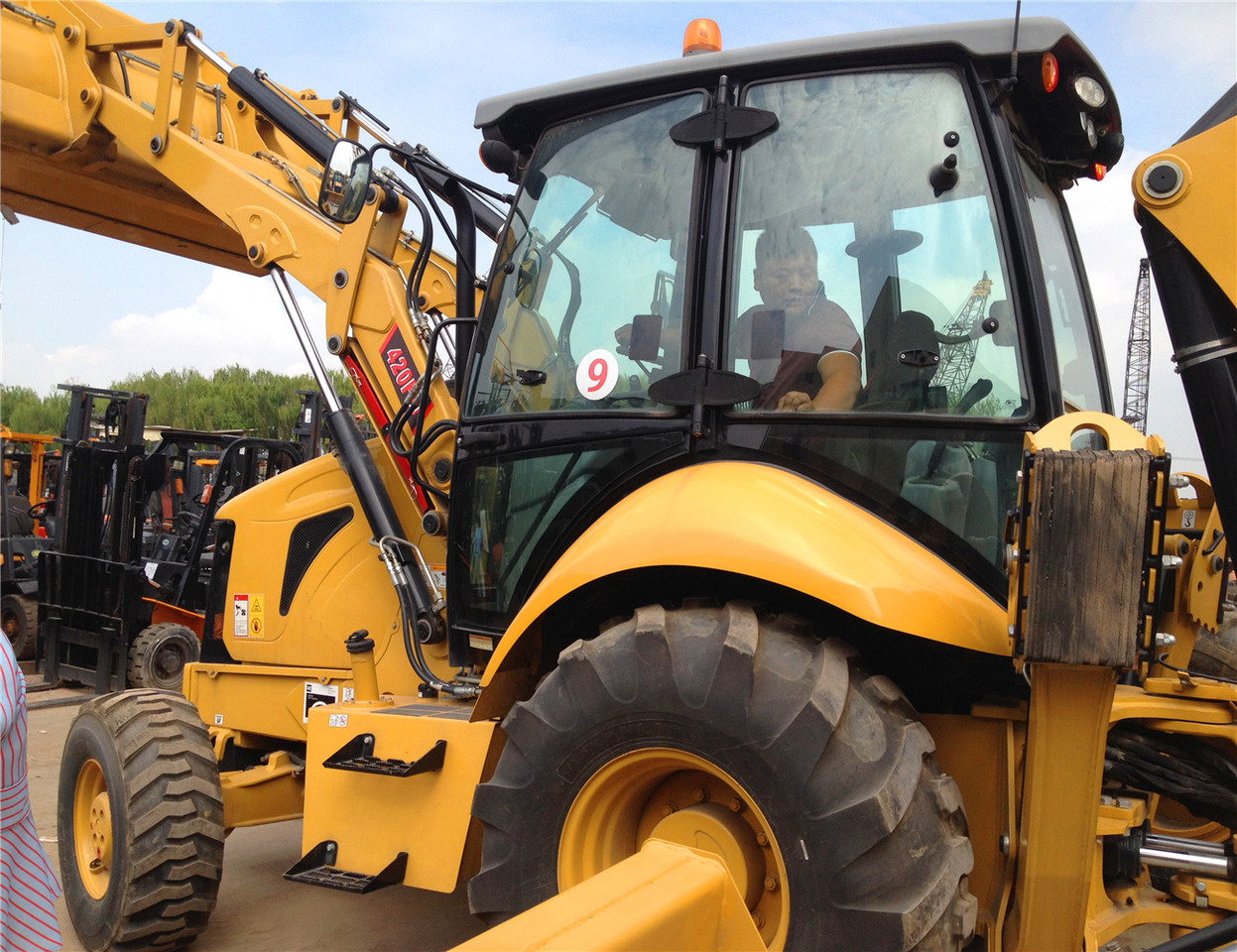 CAT 420F Backhoe Loader - Baggerlader: das Bild 1 CAT 420F Backhoe Loader - Baggerlader: das Bild 1