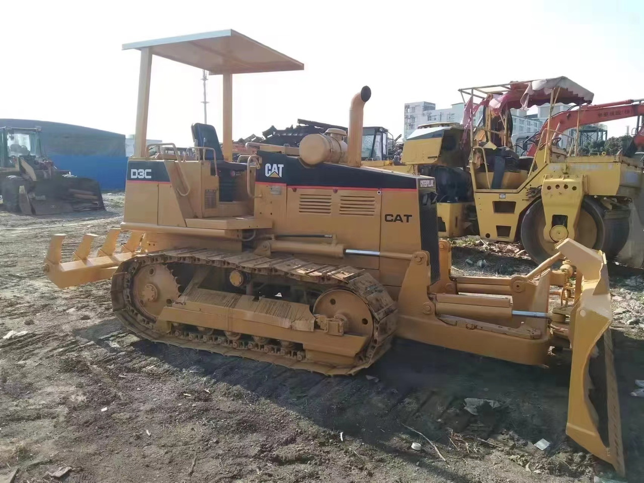 CAT D3C - Bulldozer: das Bild 3 CAT D3C - Bulldozer: das Bild 3