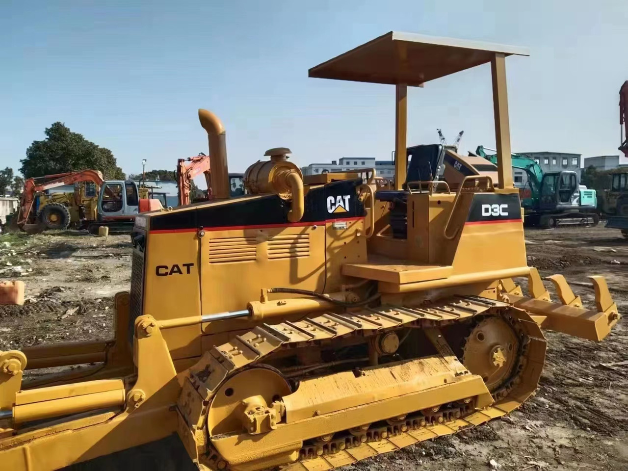CAT D3C - Bulldozer: das Bild 1 CAT D3C - Bulldozer: das Bild 1