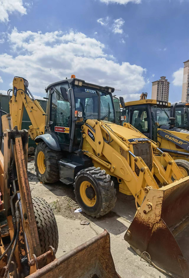 CATERPILLAR 420F - Baggerlader: das Bild 3 CATERPILLAR 420F - Baggerlader: das Bild 3