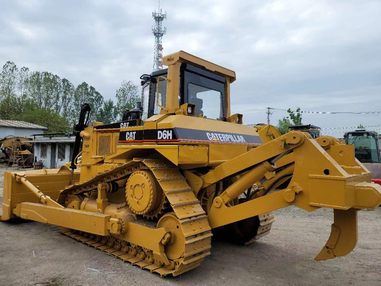CATERPILLAR D6H - Bulldozer: das Bild 4 CATERPILLAR D6H - Bulldozer: das Bild 4