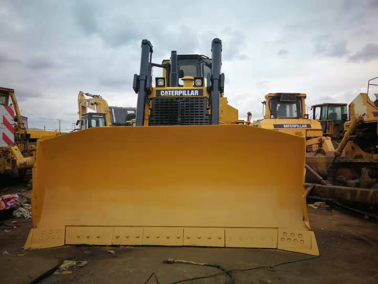 CATERPILLAR D8N - Radlader: das Bild 3 CATERPILLAR D8N - Radlader: das Bild 3