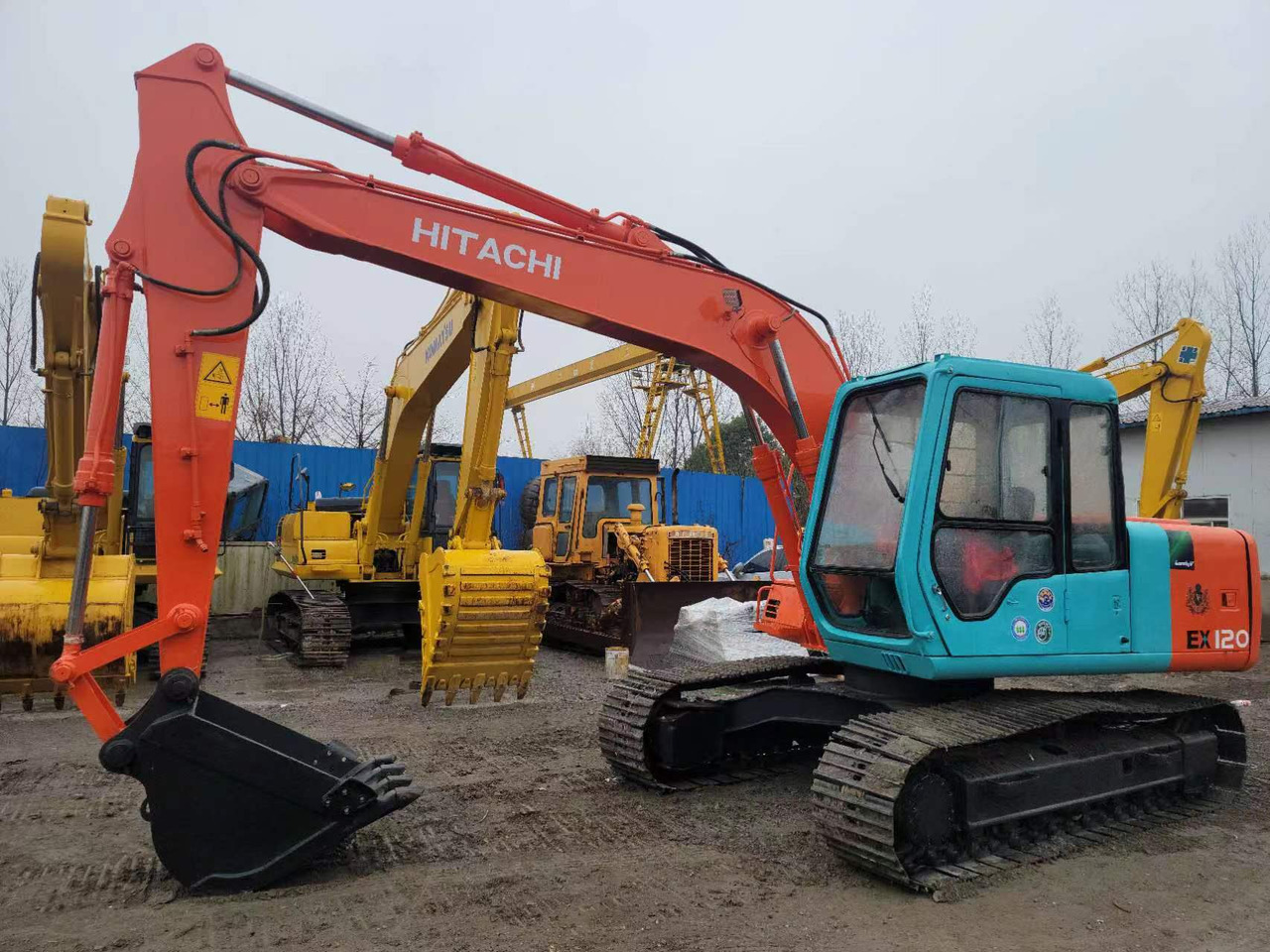 HITACHI EX120-3 - Kettenbagger: das Bild 1 HITACHI EX120-3 - Kettenbagger: das Bild 1
