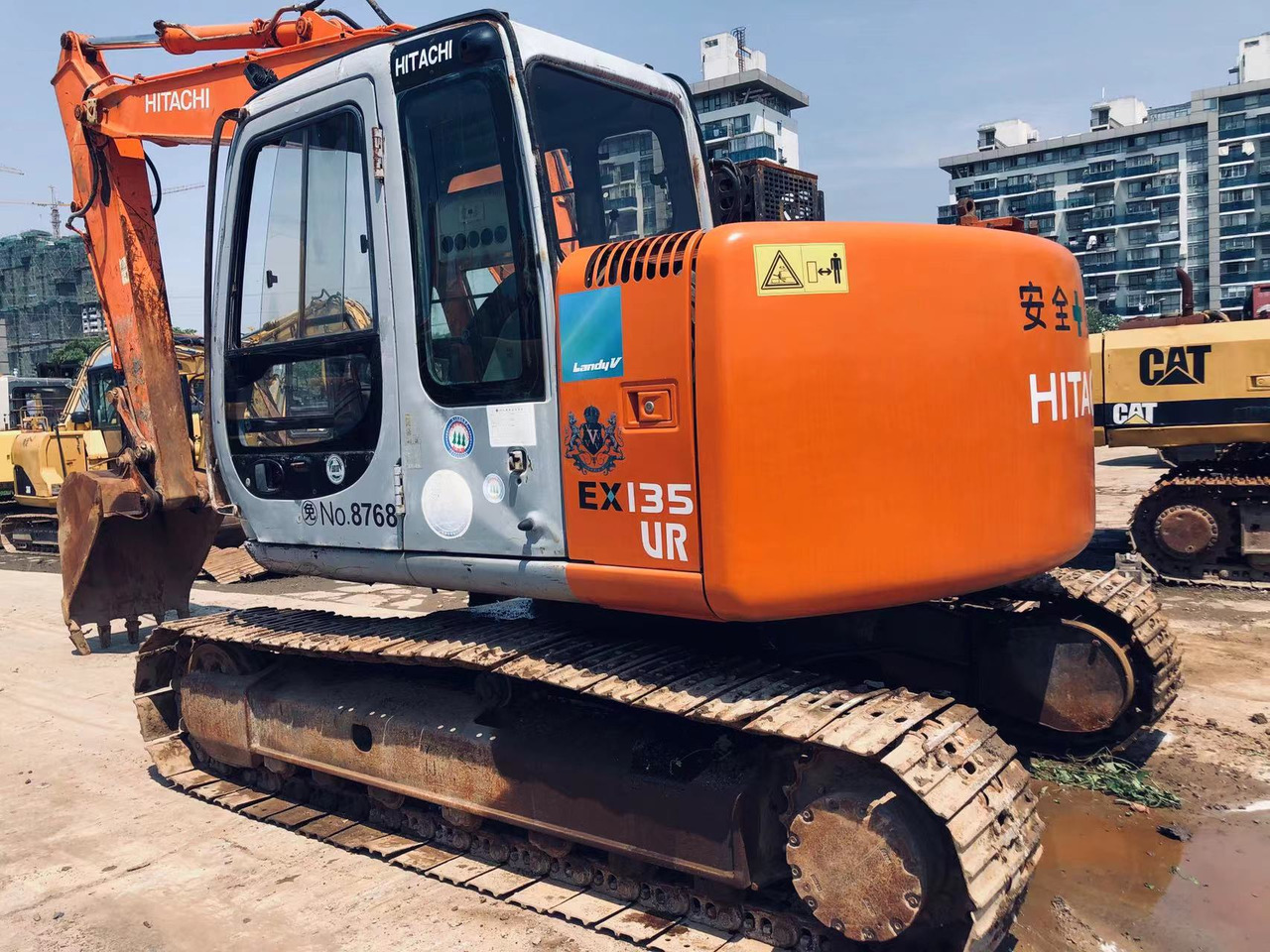 HITACHI EX135 - Kettenbagger: das Bild 2 HITACHI EX135 - Kettenbagger: das Bild 2