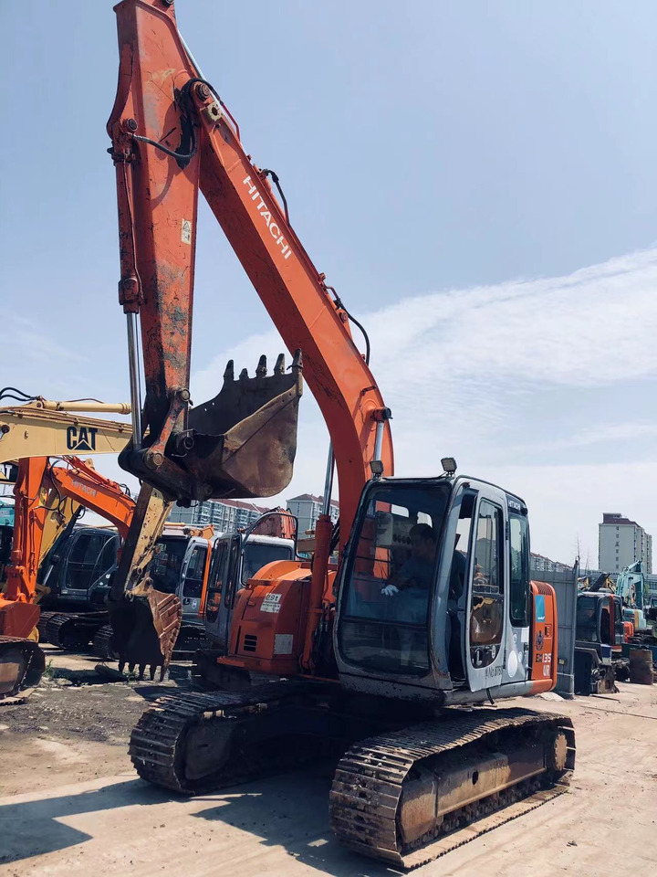 HITACHI EX135 - Kettenbagger: das Bild 5 HITACHI EX135 - Kettenbagger: das Bild 5