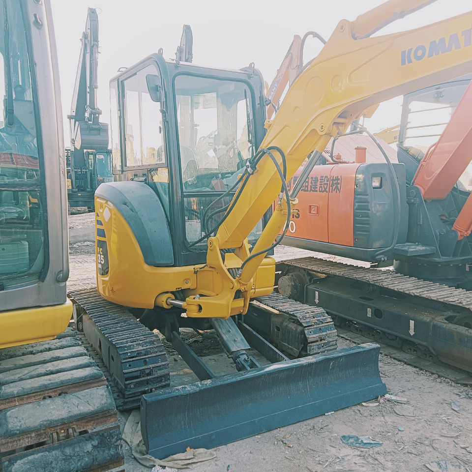 KOMATSU PC35 - Kettenbagger: das Bild 2 KOMATSU PC35 - Kettenbagger: das Bild 2