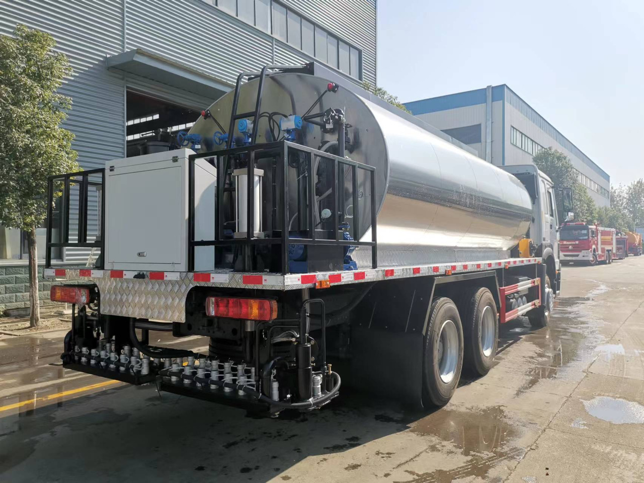 SINOTRUK HOWO CLICK HERE FOR DISCOUNT - Bitumenspritzmaschine: das Bild 5 SINOTRUK HOWO CLICK HERE FOR DISCOUNT - Bitumenspritzmaschine: das Bild 5