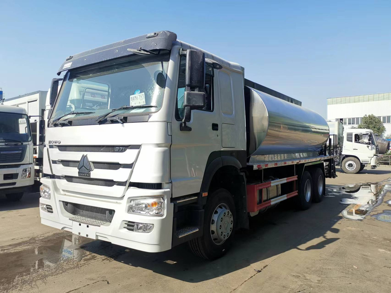 SINOTRUK HOWO CLICK HERE FOR DISCOUNT - Bitumenspritzmaschine: das Bild 1 SINOTRUK HOWO CLICK HERE FOR DISCOUNT - Bitumenspritzmaschine: das Bild 1