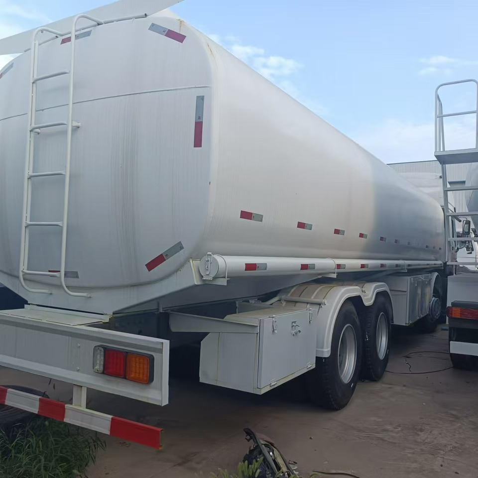 SINOTRUK Howo 371 Fuel Tanker Click Here For DISCOUNT - Tankwagen: das Bild 1 SINOTRUK Howo 371 Fuel Tanker Click Here For DISCOUNT - Tankwagen: das Bild 1