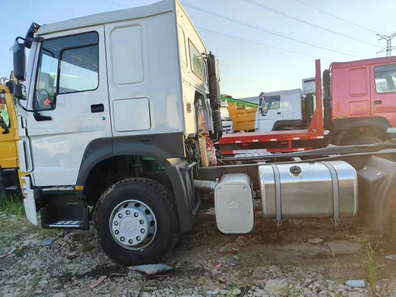 SINOTRUK HOWO 371 CLICK HERE FOR DISCOUNT - Sattelzugmaschine: das Bild 3 SINOTRUK HOWO 371 CLICK HERE FOR DISCOUNT - Sattelzugmaschine: das Bild 3