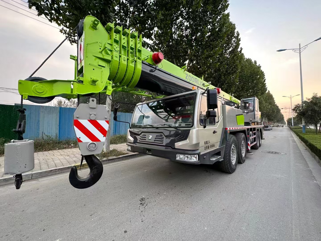 ZOOMLION ZTC800V Used 80tons Crane Strong Lifting Special Offer Inside - Kran: das Bild 2 ZOOMLION ZTC800V Used 80tons Crane Strong Lifting Special Offer Inside - Kran: das Bild 2