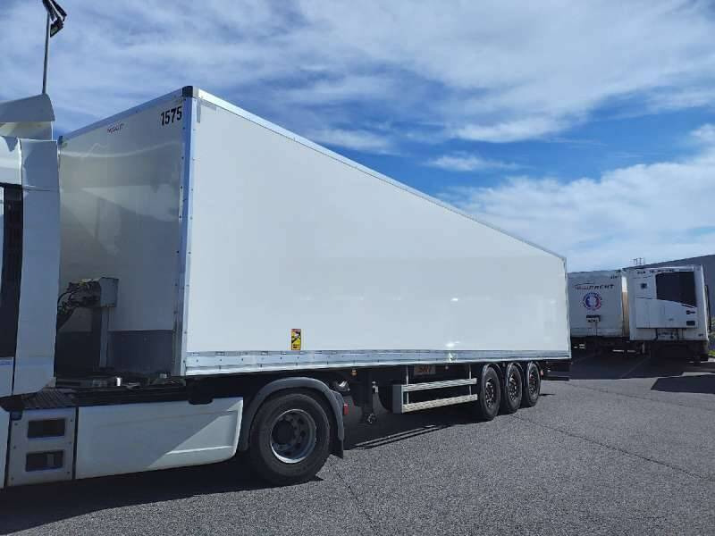 Semi-remorque 3 Essieux SEMI RECONDITONNEE -38 TONNES PORTE RELEVANTE - Koffer Auflieger: das Bild 2 Semi-remorque 3 Essieux SEMI RECONDITONNEE -38 TONNES PORTE RELEVANTE - Koffer Auflieger: das Bild 2