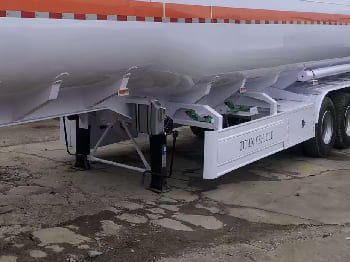 TITAN Diesel Fuel Tanker Trailer for Sale in Malawi - Auflieger: das Bild 4 TITAN Diesel Fuel Tanker Trailer for Sale in Malawi - Auflieger: das Bild 4