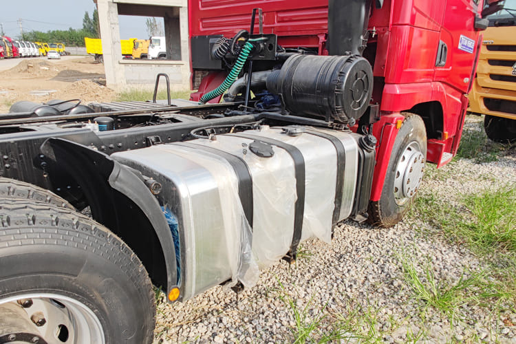 SHACMAN Second Hand Shacman Tractor Trailer for Sale in Tanzania - Sattelzugmaschine: das Bild 5 SHACMAN Second Hand Shacman Tractor Trailer for Sale in Tanzania - Sattelzugmaschine: das Bild 5
