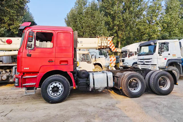 SHACMAN Used Shacman F3000 Truck Head for Sale in Mali - Sattelzugmaschine: das Bild 2 SHACMAN Used Shacman F3000 Truck Head for Sale in Mali - Sattelzugmaschine: das Bild 2