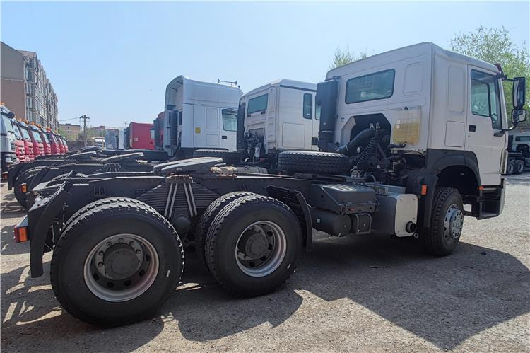 SINOTRUK Howo 400hp Truck Tractor Price with Weichai Engine In Guinea - Sattelzugmaschine: das Bild 3 SINOTRUK Howo 400hp Truck Tractor Price with Weichai Engine In Guinea - Sattelzugmaschine: das Bild 3