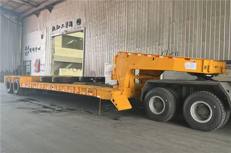 TITAN 2 Axle Detachable Gooseneck Trailer for Sale In Jamaica - Tieflader Auflieger: das Bild 1 TITAN 2 Axle Detachable Gooseneck Trailer for Sale In Jamaica - Tieflader Auflieger: das Bild 1