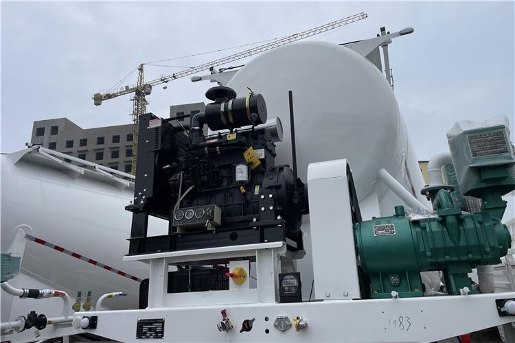 TITAN 3 Axle 30CBM Cement Tanker Trailer with Air Suspension In Saudi Arabia - Tankauflieger: das Bild 2 TITAN 3 Axle 30CBM Cement Tanker Trailer with Air Suspension In Saudi Arabia - Tankauflieger: das Bild 2