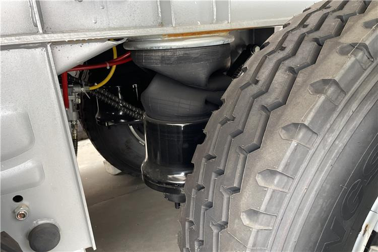 TITAN 3 Axle 45000 L Aluminum Fuel Tanker Trailer for Sale In Zimbabwe - Tankauflieger: das Bild 5 TITAN 3 Axle 45000 L Aluminum Fuel Tanker Trailer for Sale In Zimbabwe - Tankauflieger: das Bild 5