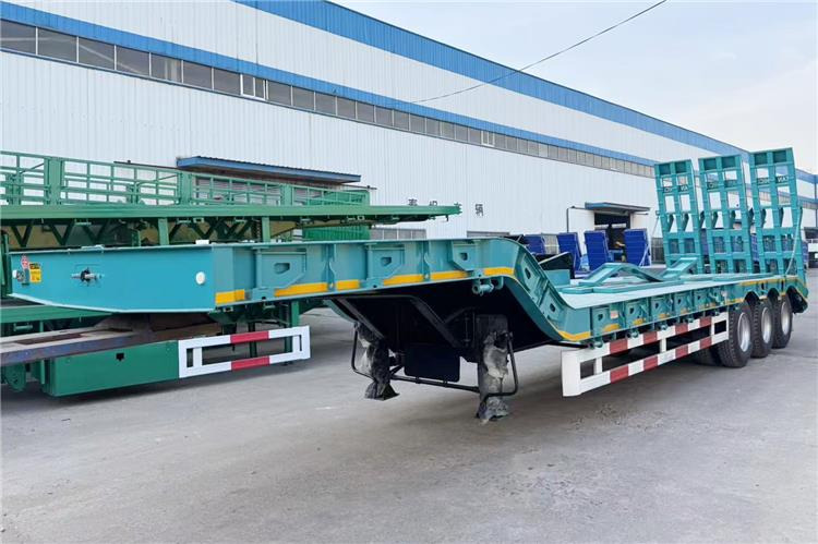 TITAN 3 Axle Low Bed Truck Price In Ghana - Tieflader Auflieger: das Bild 1 TITAN 3 Axle Low Bed Truck Price In Ghana - Tieflader Auflieger: das Bild 1
