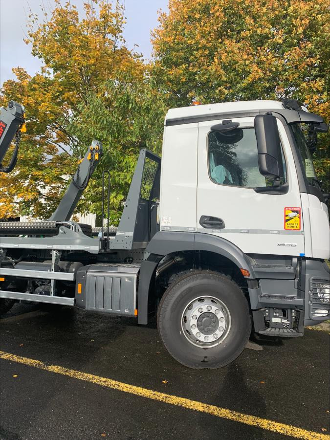 Mercedes Actros 1835 - Absetzkipper: das Bild 1 Mercedes Actros 1835 - Absetzkipper: das Bild 1