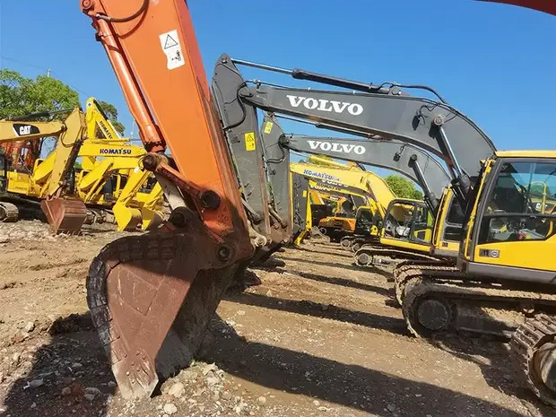 2022 Hitachi ZX240 - Kettenbagger: das Bild 3 2022 Hitachi ZX240 - Kettenbagger: das Bild 3