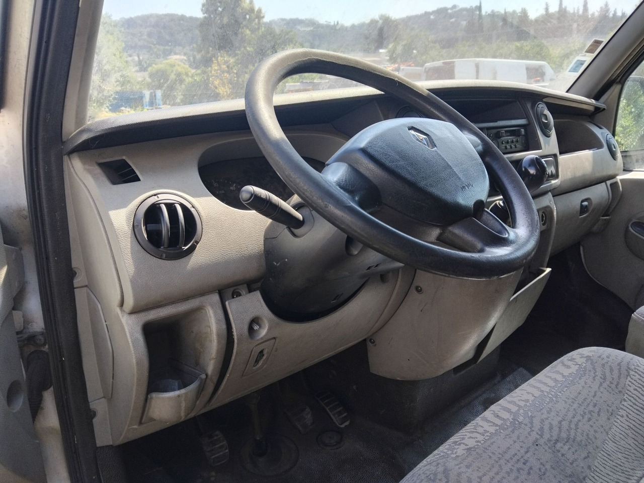 FOURGON RENAULT MASTER NON ROULANT . - Kastenwagen: das Bild 2 FOURGON RENAULT MASTER NON ROULANT . - Kastenwagen: das Bild 2