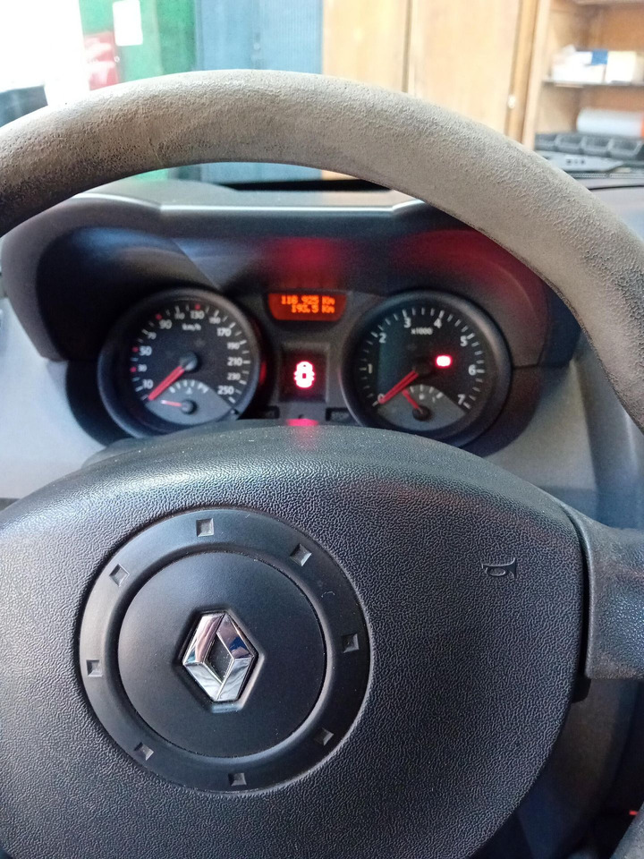 Renault Mégane 2 1.4l 6cv fiscaux 82 cv DIN - Schrägheck: das Bild 2 Renault Mégane 2 1.4l 6cv fiscaux 82 cv DIN - Schrägheck: das Bild 2