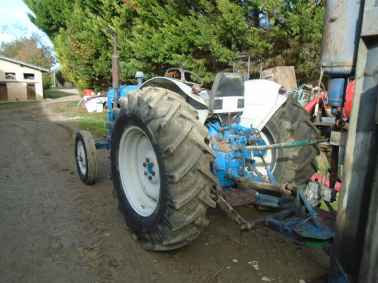 Fordson Major SUPER MAJOR - Traktor: das Bild 4 Fordson Major SUPER MAJOR - Traktor: das Bild 4