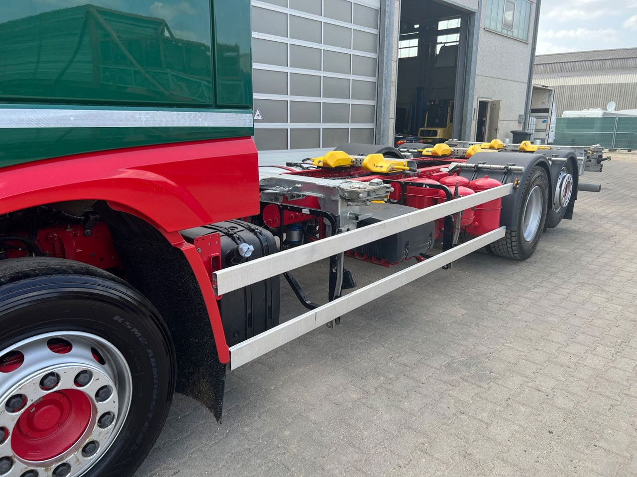 DAF XF 480 FAN SSC BDF C715/745 + Intarder + 2x Tank - Containerwagen/ Wechselfahrgestell LKW: das Bild 4 DAF XF 480 FAN SSC BDF C715/745 + Intarder + 2x Tank - Containerwagen/ Wechselfahrgestell LKW: das Bild 4