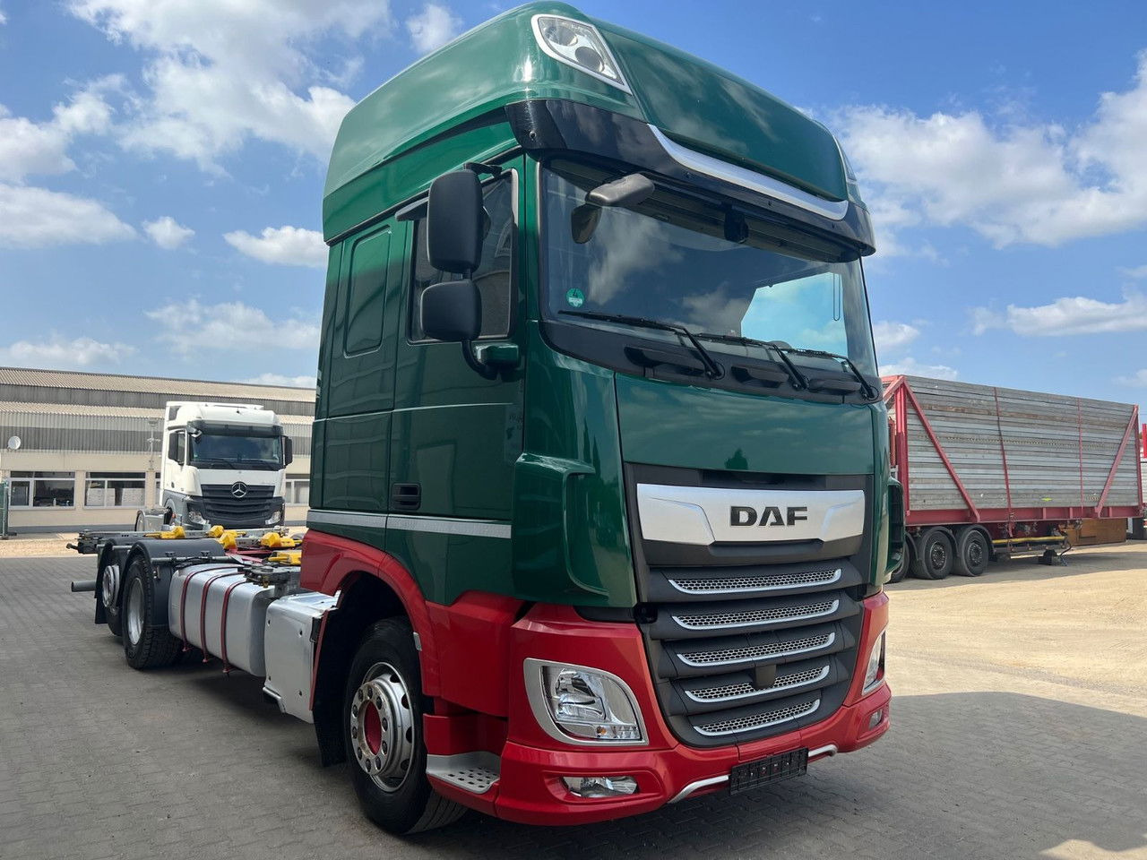 DAF XF 480 FAN SSC BDF C715/745 + Intarder + 2x Tank - Containerwagen/ Wechselfahrgestell LKW: das Bild 2 DAF XF 480 FAN SSC BDF C715/745 + Intarder + 2x Tank - Containerwagen/ Wechselfahrgestell LKW: das Bild 2