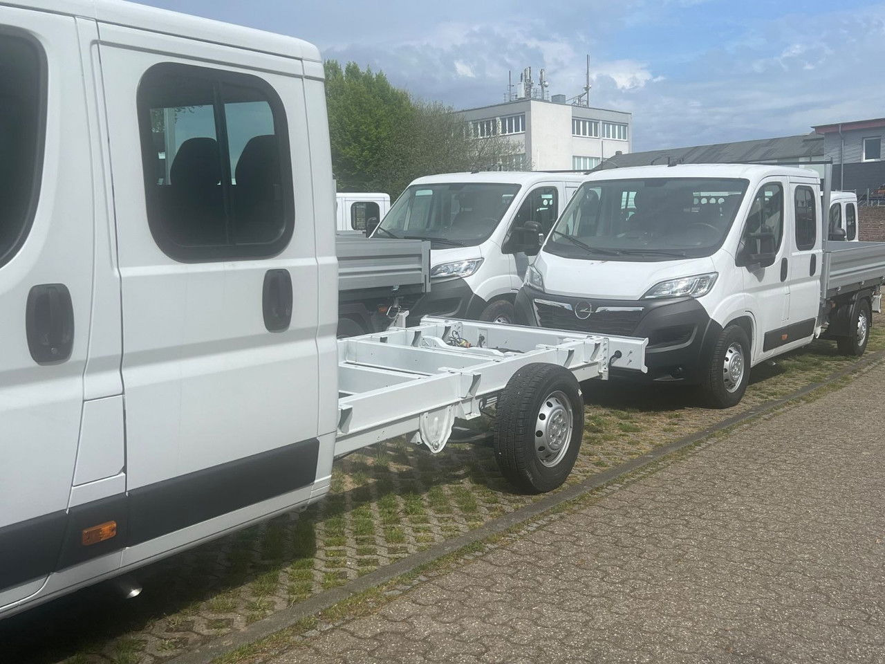Opel Movano DoKa Kipper-Pritsche- L3H2 3,5t Edition Vermietung möglich - Kipper Transporter, Transporter mit Doppelkabine: das Bild 2 Opel Movano DoKa Kipper-Pritsche- L3H2 3,5t Edition Vermietung möglich - Kipper Transporter, Transporter mit Doppelkabine: das Bild 2