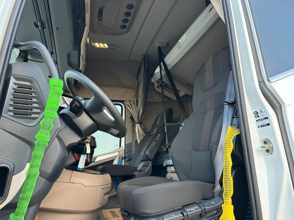 DAF XG 530 Retarder Standklima 3 Jahre Garantie - Sattelzugmaschine: das Bild 5 DAF XG 530 Retarder Standklima 3 Jahre Garantie - Sattelzugmaschine: das Bild 5