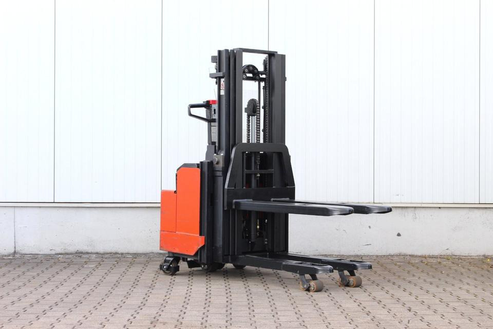 BT LSF1250 Triplex mit Initialhub - Hochhubwagen: das Bild 5 BT LSF1250 Triplex mit Initialhub - Hochhubwagen: das Bild 5