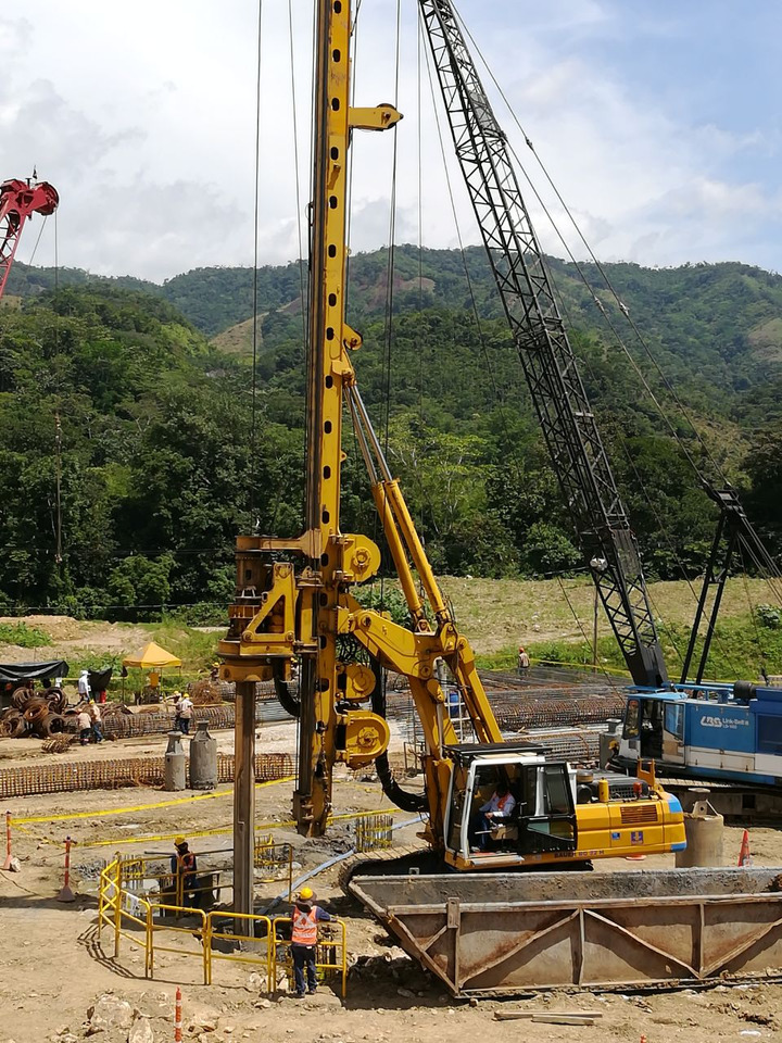 BAUER BG 22H - Bohrgerät: das Bild 1 BAUER BG 22H - Bohrgerät: das Bild 1