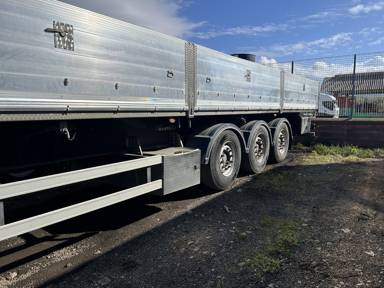 Mantella Trailers Srl SR Ribalt Bilaterale in acciaio sponde in alluminio - Kipper Auflieger: das Bild 2 Mantella Trailers Srl SR Ribalt Bilaterale in acciaio sponde in alluminio - Kipper Auflieger: das Bild 2