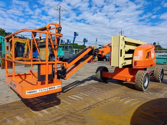 JLG 450AJ - Gelenkarmbühne: das Bild 1 JLG 450AJ - Gelenkarmbühne: das Bild 1