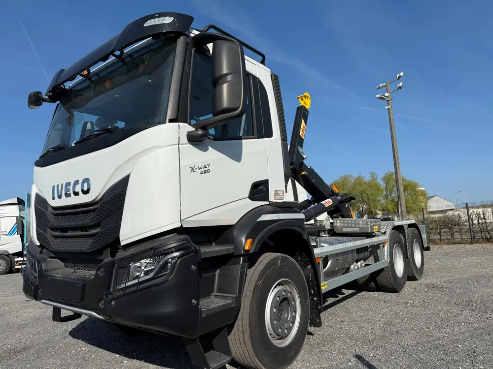 Iveco AD300T48 HYVALIFT 20 TONS*pare-choc hydraulique - Abrollkipper: das Bild 1 Iveco AD300T48 HYVALIFT 20 TONS*pare-choc hydraulique - Abrollkipper: das Bild 1