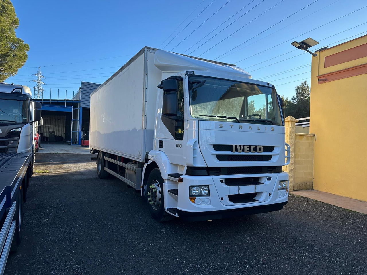 IVECO STRALIS 310 - Koffer LKW: das Bild 1 IVECO STRALIS 310 - Koffer LKW: das Bild 1