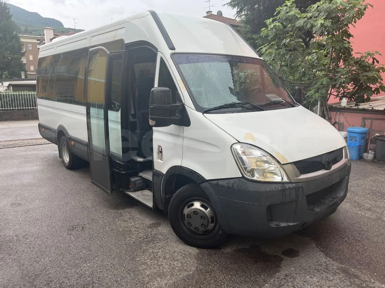 Kleinbus, Personentransporter Iveco Daily: das Bild 10